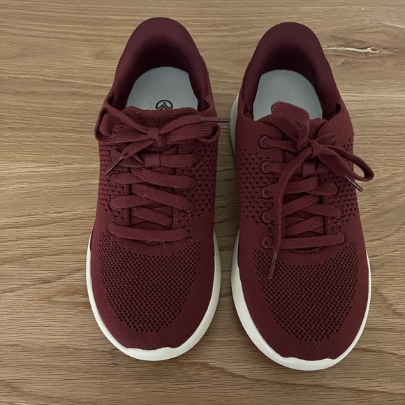 NWOT Kizik Lima Burgundy Athletic Shoes - Picture 1 of 5